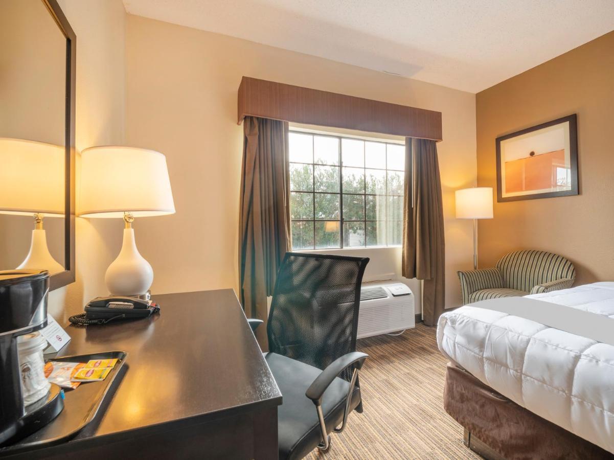 Hotel Baymont By Wyndham Houston North Zewnętrze zdjęcie
